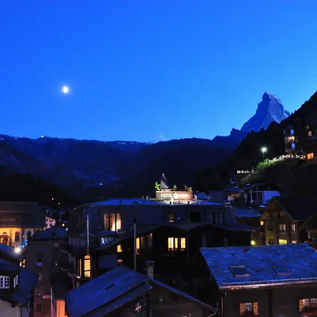 Unique Post Отель 4*