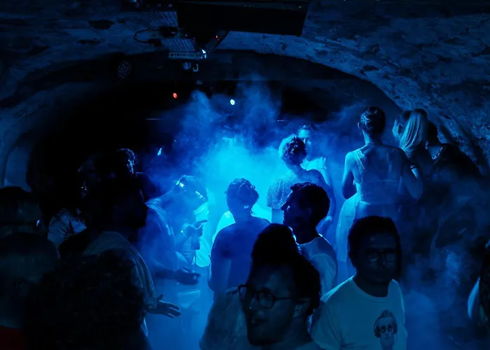 유니크 포스트 호텔 4*