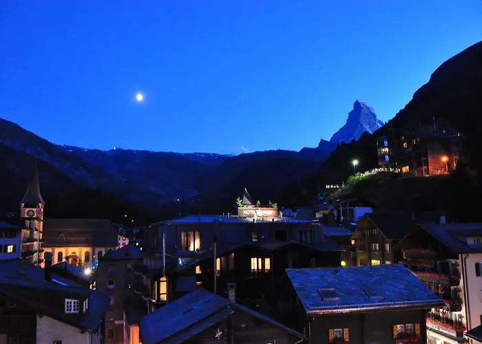 유니크 포스트 호텔 4*