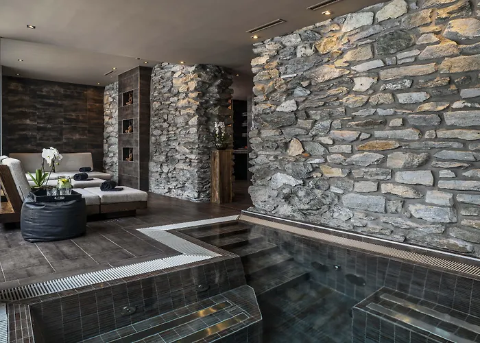 Unique Post Hotel 4*