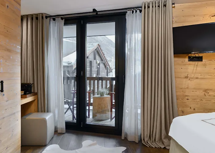 호텔 유니크 포스트 4*