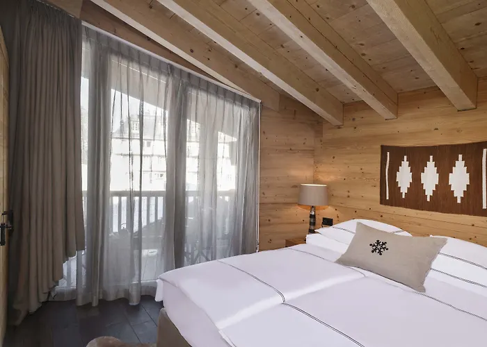 호텔 유니크 포스트 4*