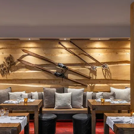 Unique Post Hotel 4*